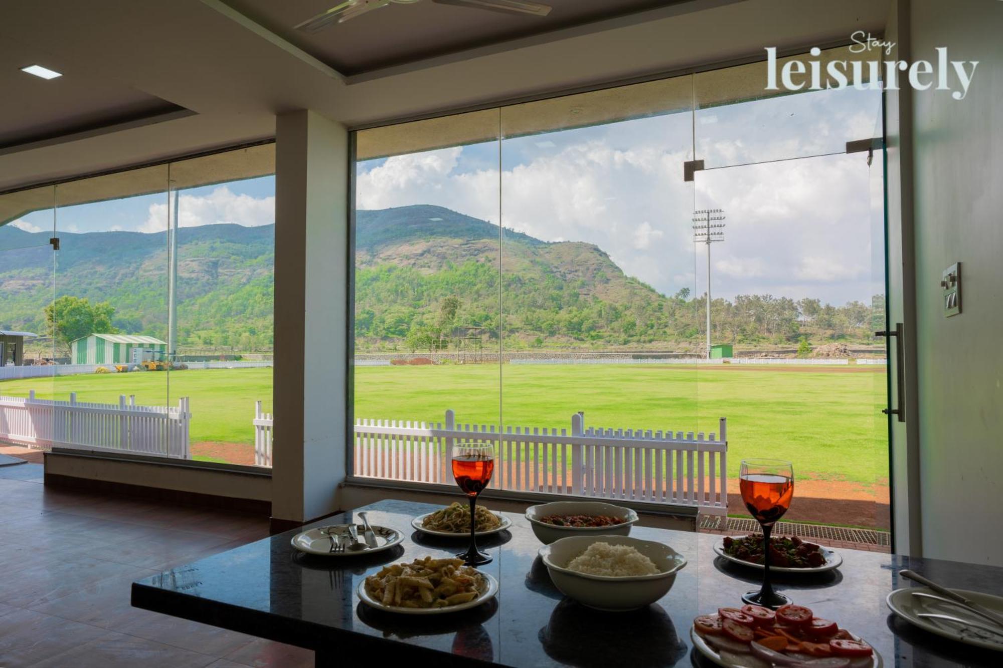 Stay Leisurely - Pavilion By The Hills, Lonavala - Stadium View Rooms Dış mekan fotoğraf